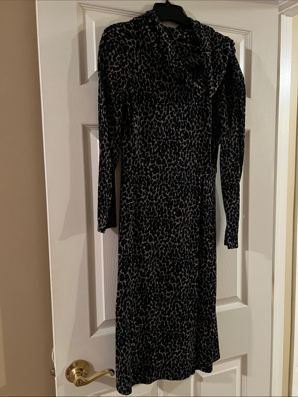 Jessica Howard Black and Gray Leopard-Print Long Sleeve Dress